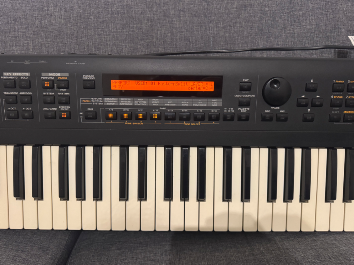 Roland XP30 — fotografija 2
