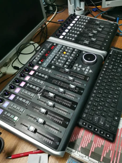 Behringer X-touch + extender — fotografija 3