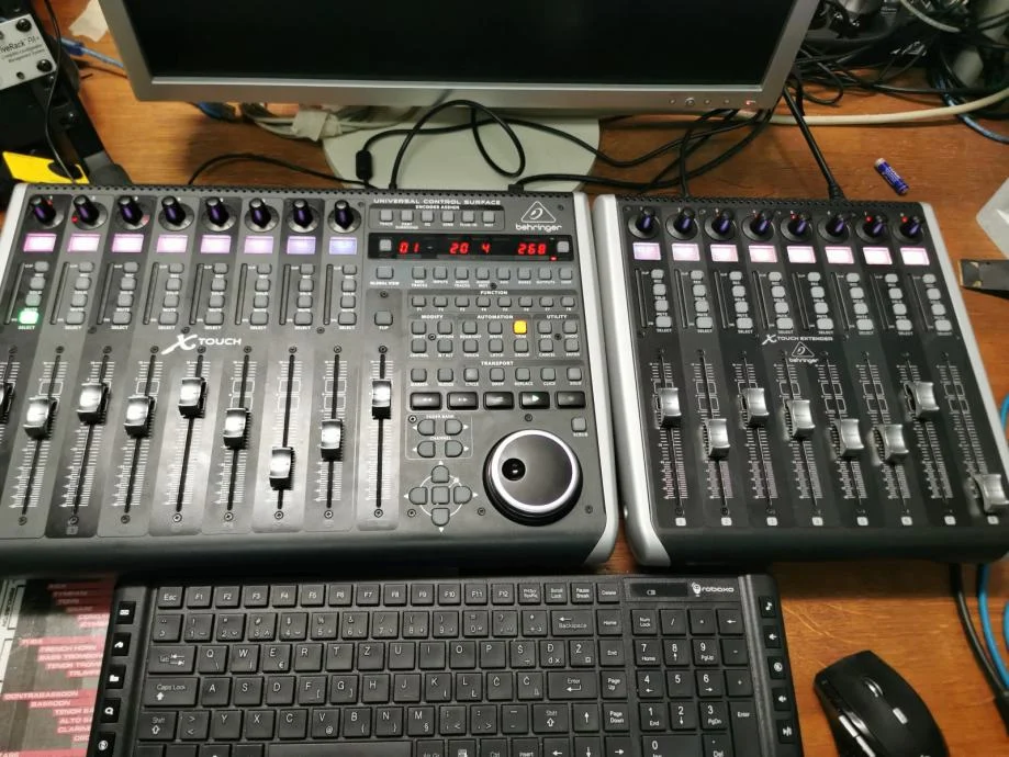 Behringer X-touch + extender — fotografija 2