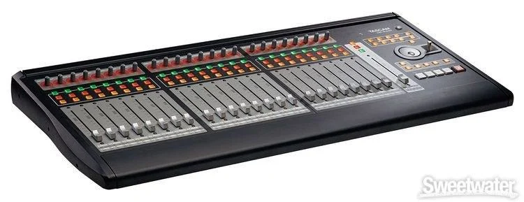Tascam US-2400 DAW Controller , studijski kontroler mikser