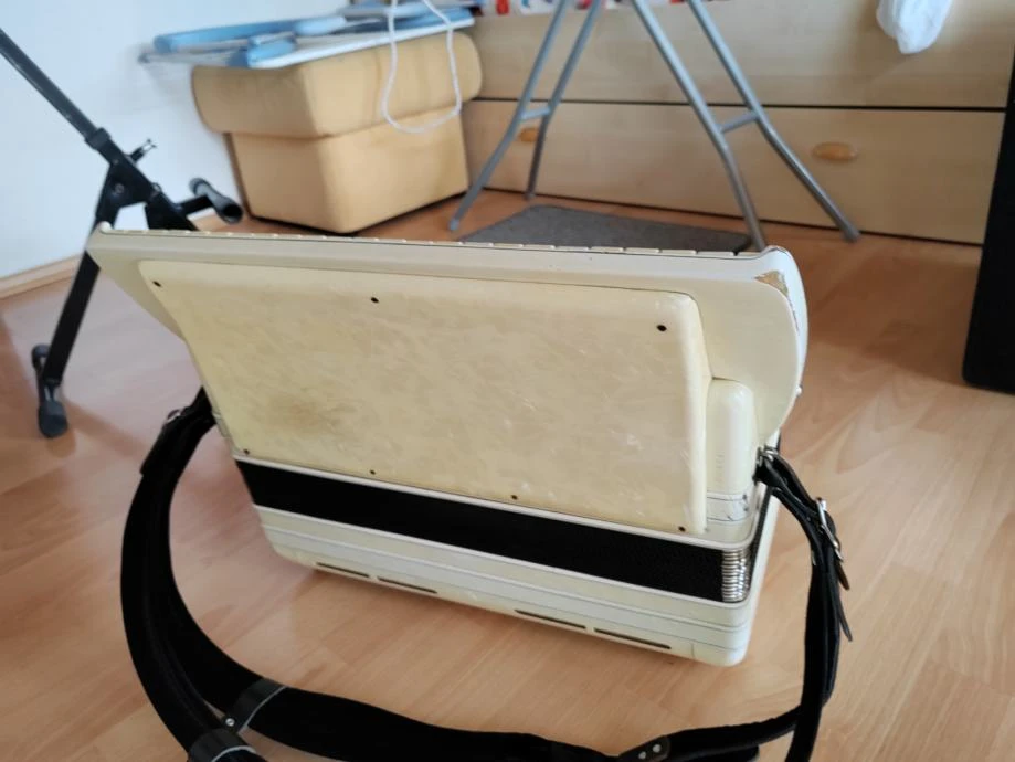 Hohner Morino IVM, dupla kabina – bijele boje — fotografija 4