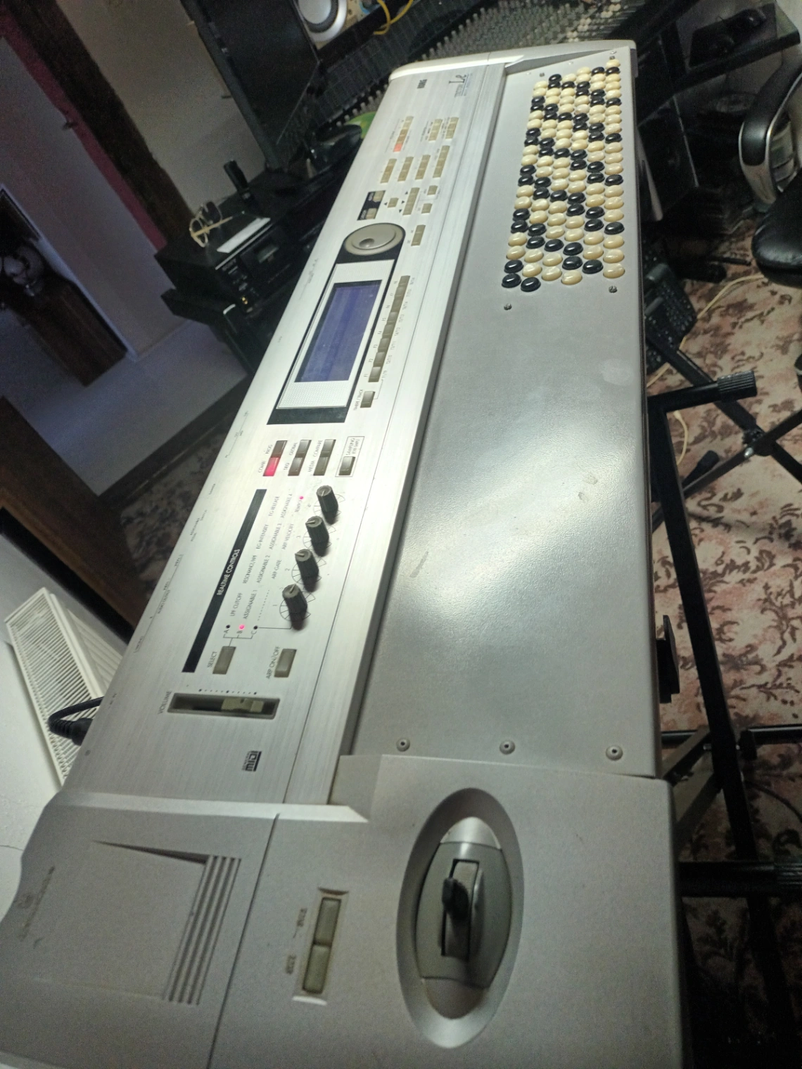 Korg Triton LE dugmetarac – kompletan, spreman za svirku — fotografija 2