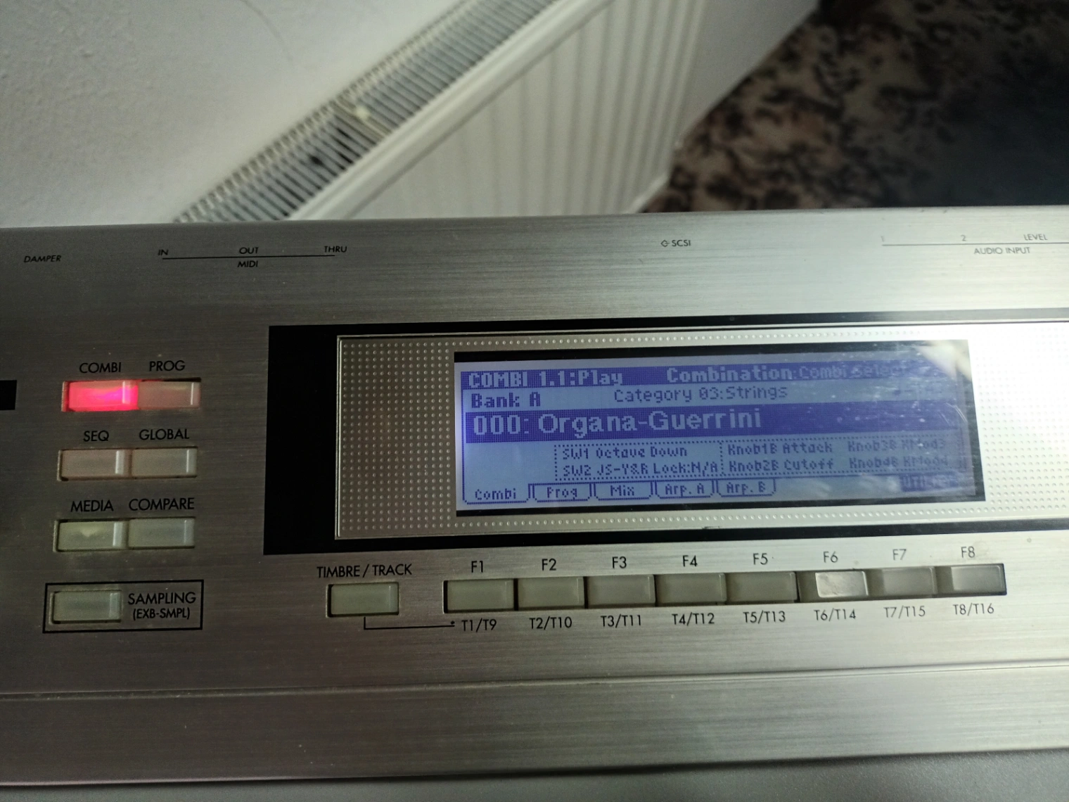 Korg Triton LE dugmetarac – kompletan, spreman za svirku — fotografija 3