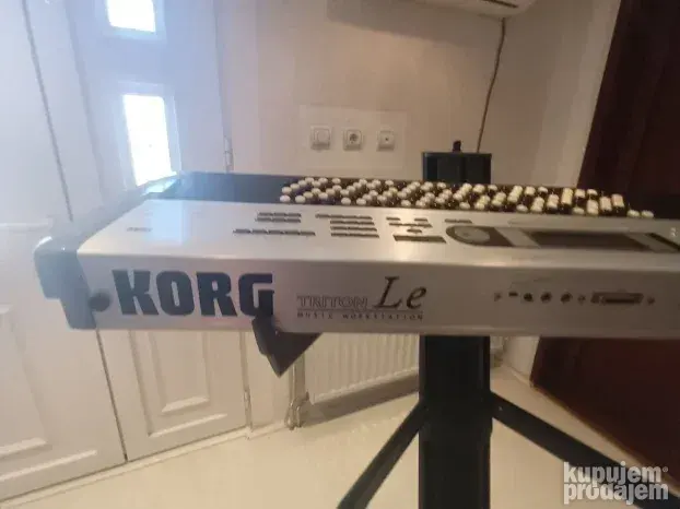 Korg Triton LE dugmetarac — fotografija 2